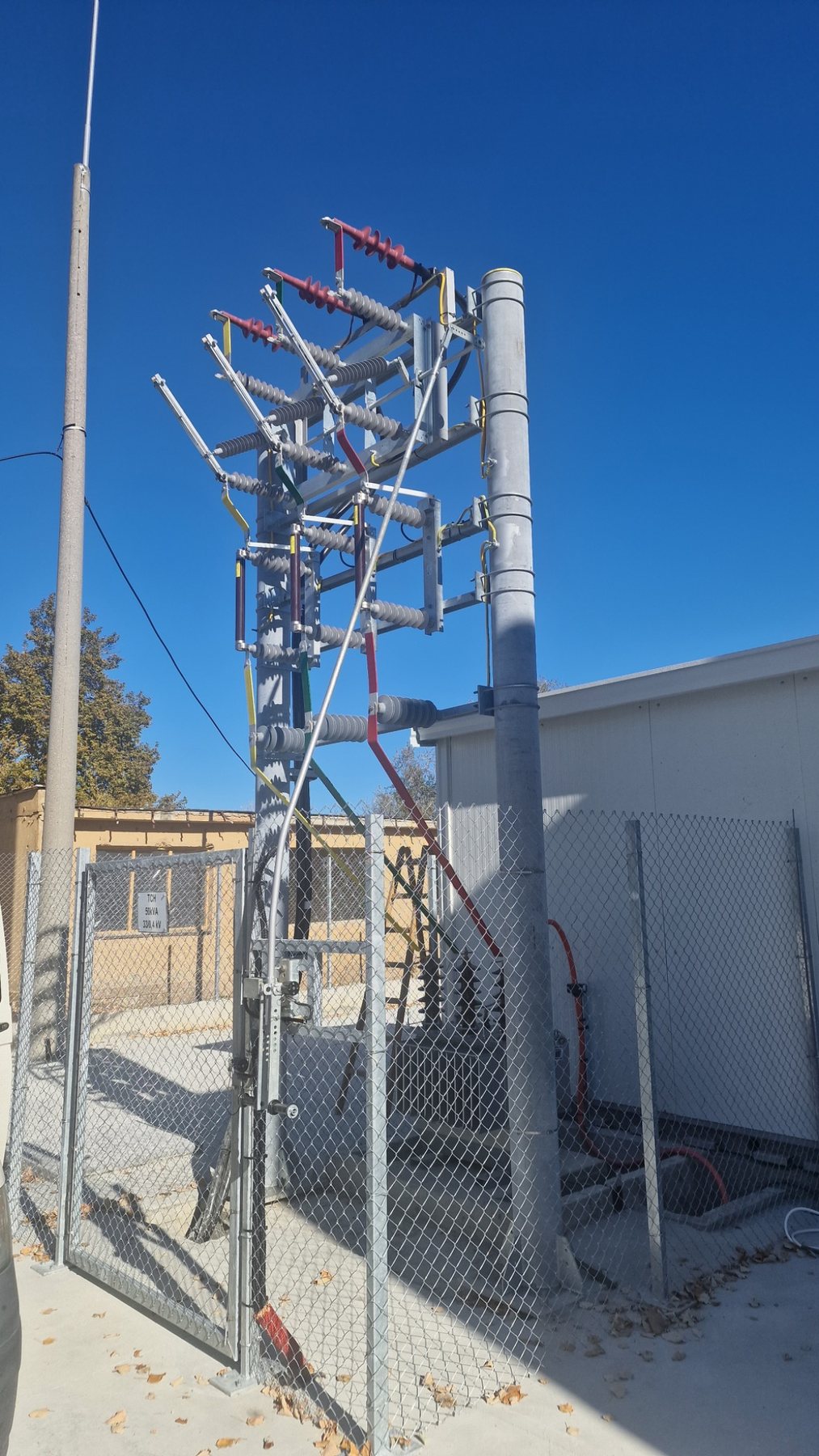Outdoor disconnector